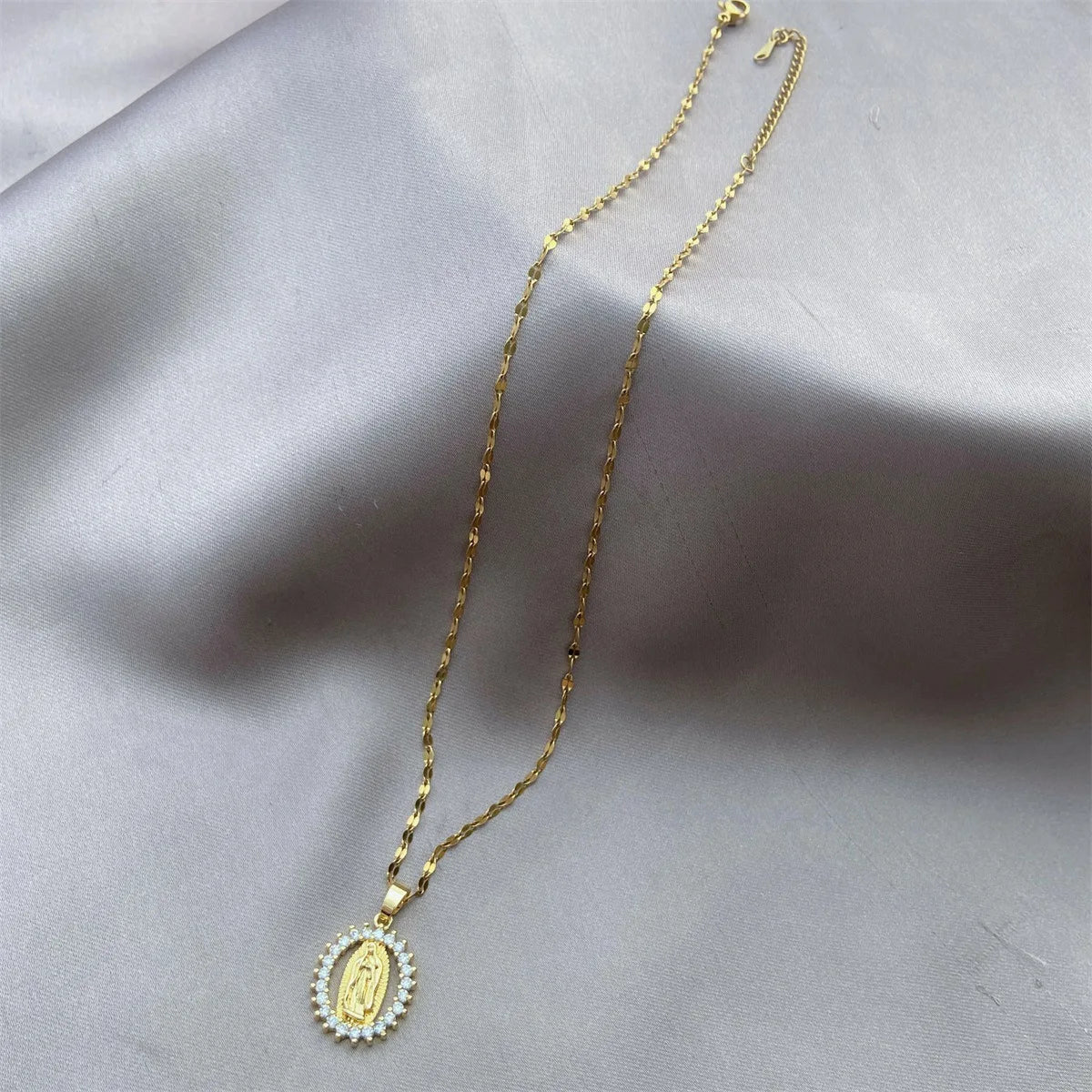 Collar Virgen María